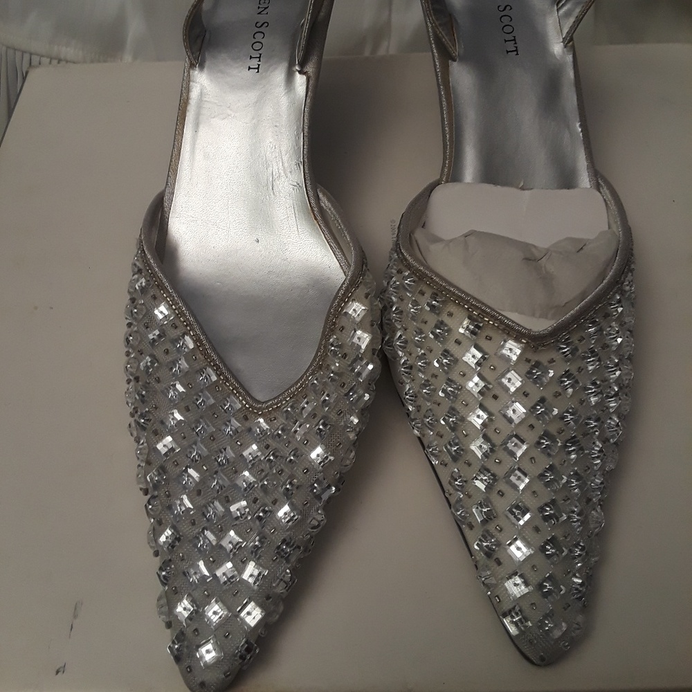 Shoes ... Karen Scott - Picture 2 of 4